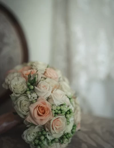 menyasszonyi csokor készülődés során