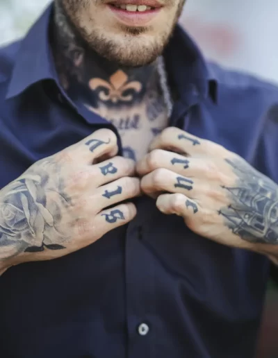 menyasszony készülődése sminkelés közben