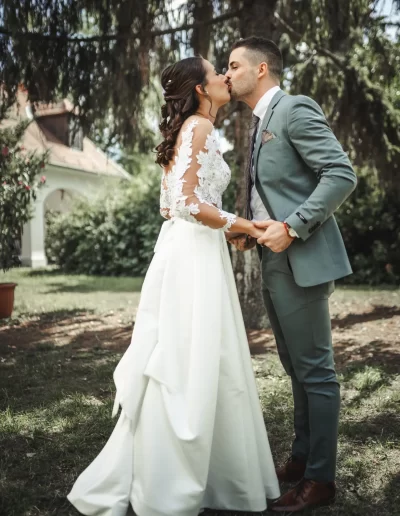 menyasszony és vőlegény első találkozása az esküvő napján