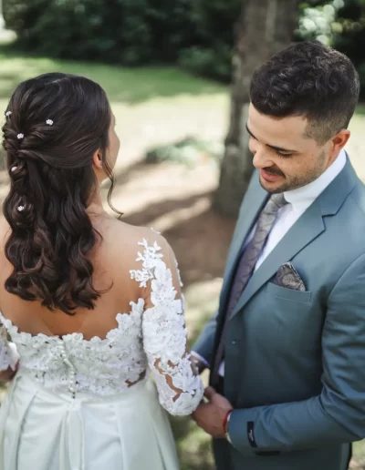 first look pillanat a család és barátok jelenlétében